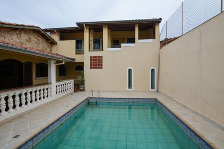 Casa à venda com 300m², 6 quartos e 3 vagas Casa à venda com 300m², 6 quartos e 3 vagasPISCINA