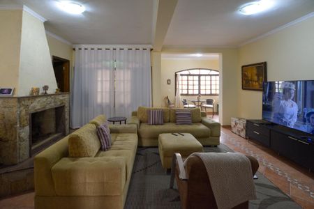 Casa à venda com 300m², 6 quartos e 3 vagas