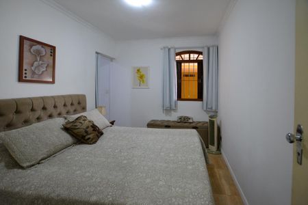 Casa à venda com 300m², 6 quartos e 3 vagas Casa à venda com 300m², 6 quartos e 3 vagasSUÍTE