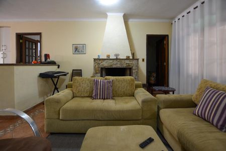 Casa à venda com 300m², 6 quartos e 3 vagas Casa à venda com 300m², 6 quartos e 3 vagasSALA