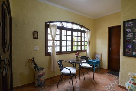 Casa à venda com 300m², 6 quartos e 3 vagas Casa à venda com 300m², 6 quartos e 3 vagasHALL