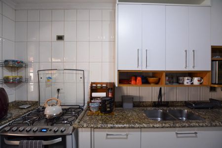 Casa à venda com 300m², 6 quartos e 3 vagas Casa à venda com 300m², 6 quartos e 3 vagasCOZINHA