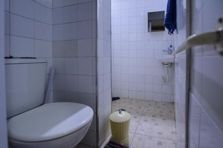 Casa à venda com 300m², 6 quartos e 3 vagas Casa à venda com 300m², 6 quartos e 3 vagasFUNDOS - BANHEIRO