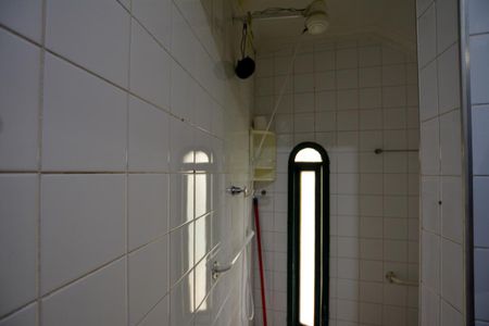 Casa à venda com 300m², 6 quartos e 3 vagas Casa à venda com 300m², 6 quartos e 3 vagasBANHEIRO 2 - FUNDOS