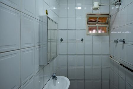 Casa à venda com 300m², 6 quartos e 3 vagas Casa à venda com 300m², 6 quartos e 3 vagasEDICULA - BANHEIRO