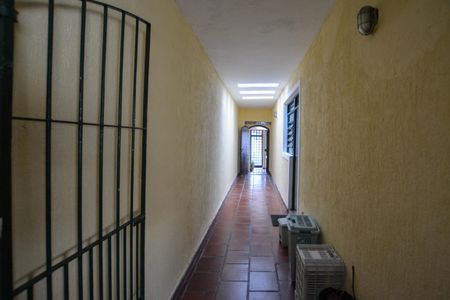 Casa à venda com 300m², 6 quartos e 3 vagas Casa à venda com 300m², 6 quartos e 3 vagasCORREDOR AREA EXTERNA