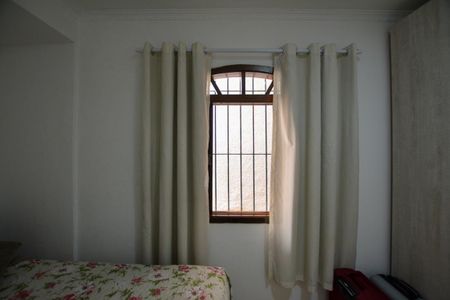 Casa à venda com 300m², 6 quartos e 3 vagas Casa à venda com 300m², 6 quartos e 3 vagasQUARTO 2