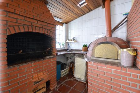 Casa à venda com 300m², 6 quartos e 3 vagas Casa à venda com 300m², 6 quartos e 3 vagasCHURRASQUEIRA