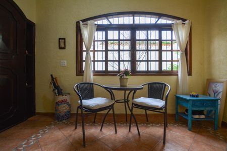 Casa à venda com 300m², 6 quartos e 3 vagas Casa à venda com 300m², 6 quartos e 3 vagasHALL