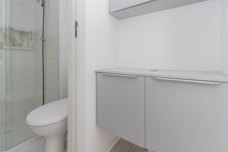 Banheiro de apartamento à venda com 1 quarto, 64m² em Jardim Aeroporto, São Paulo