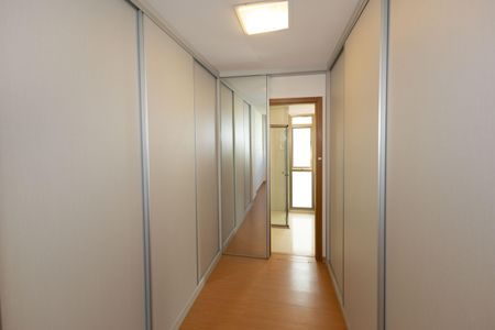 Apartamento à venda com 217m², 3 quartos e 2 vagasCloset da Suíte 1