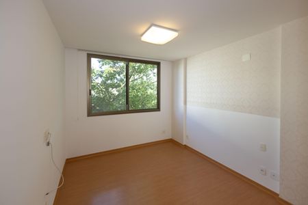 Apartamento à venda com 217m², 3 quartos e 2 vagasSuíte 1