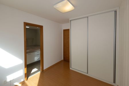 Apartamento à venda com 217m², 3 quartos e 2 vagasSuíte 2