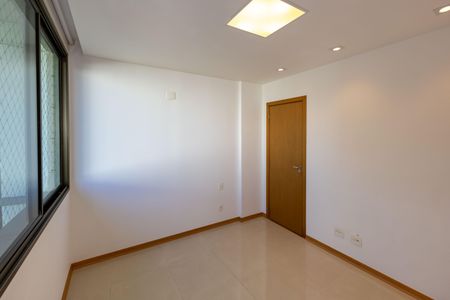 Apartamento à venda com 217m², 3 quartos e 2 vagasQuarto 1