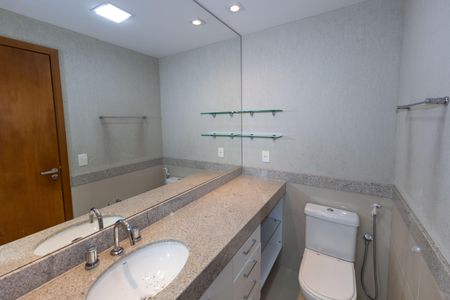 Apartamento à venda com 217m², 3 quartos e 2 vagasBanheiro da Suíte 2