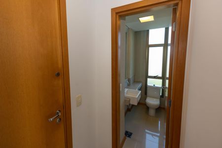 Apartamento à venda com 217m², 3 quartos e 2 vagasLavabo da Sala 1
