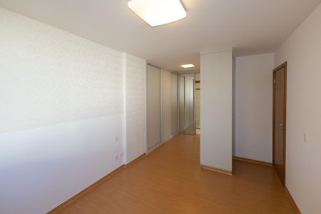 Apartamento à venda com 217m², 3 quartos e 2 vagasSuíte 1