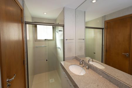 Apartamento à venda com 217m², 3 quartos e 2 vagasBanheiro da Suíte 2