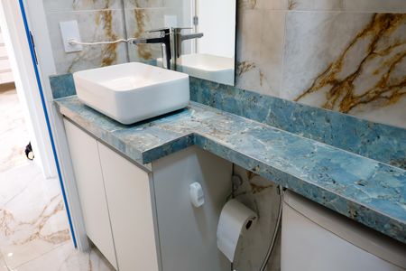 Apartamento à venda com 42m², 2 quartos e 1 vaga Apartamento à venda com 42m², 2 quartos e 1 vagaBanheiro