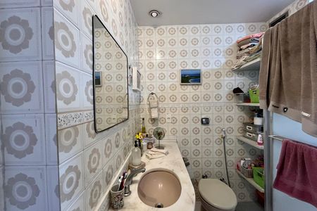 Apartamento à venda com 120m², 3 quartos e 2 vagas Apartamento à venda com 120m², 3 quartos e 2 vagasBanheiro social