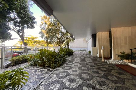Apartamento à venda com 120m², 3 quartos e 2 vagas Apartamento à venda com 120m², 3 quartos e 2 vagasFachada