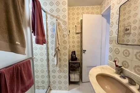 Apartamento à venda com 120m², 3 quartos e 2 vagas Apartamento à venda com 120m², 3 quartos e 2 vagasBanheiro social