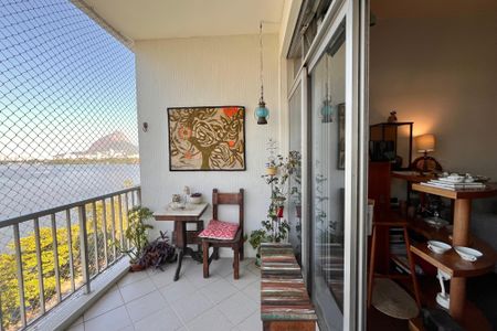 Apartamento à venda com 120m², 3 quartos e 2 vagas Apartamento à venda com 120m², 3 quartos e 2 vagasVaranda da sala