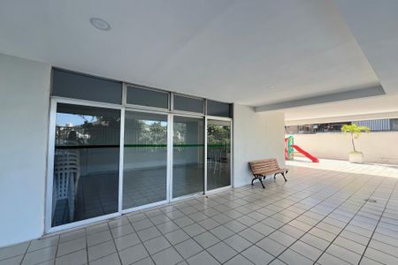 Apartamento à venda com 120m², 3 quartos e 2 vagas Apartamento à venda com 120m², 3 quartos e 2 vagasÁrea comum - Salão de festas