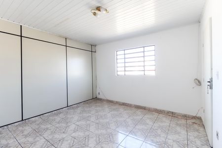 Casa à venda com 220m², 4 quartos e 2 vagas Casa à venda com 220m², 4 quartos e 2 vagasQuarto 1 Casa 2