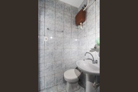 Casa à venda com 220m², 4 quartos e 2 vagas Casa à venda com 220m², 4 quartos e 2 vagasBanheiro Casa 2