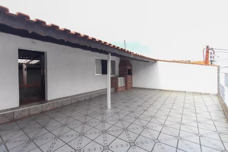 Casa à venda com 220m², 4 quartos e 2 vagas Casa à venda com 220m², 4 quartos e 2 vagasÁrea Externa Casa 1
