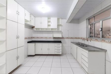 Casa à venda com 220m², 4 quartos e 2 vagas Casa à venda com 220m², 4 quartos e 2 vagasCozinha Casa 1