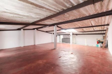 Casa à venda com 220m², 4 quartos e 2 vagas Casa à venda com 220m², 4 quartos e 2 vagasÁrea Externa Casa 1