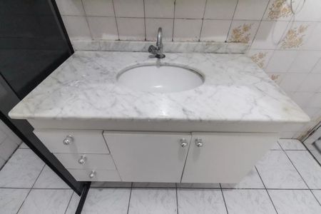 Casa à venda com 220m², 4 quartos e 2 vagas Casa à venda com 220m², 4 quartos e 2 vagasBanheiro Casa 1
