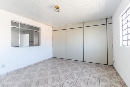 Casa à venda com 220m², 4 quartos e 2 vagas Casa à venda com 220m², 4 quartos e 2 vagasQuarto 1 Casa 2
