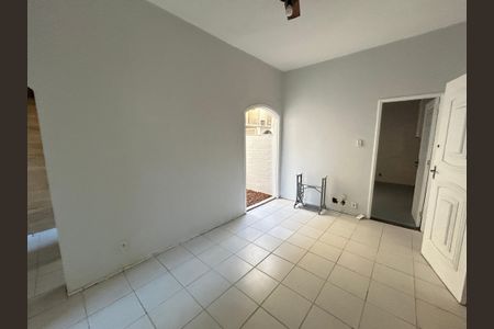 Apartamento à venda com 70m², 3 quartos e sem vagaSala