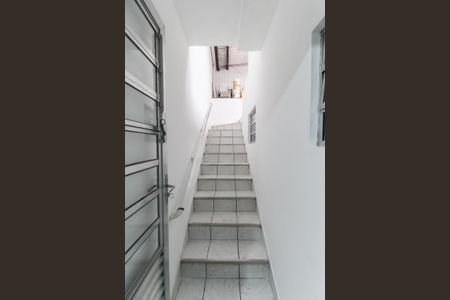Casa para alugar com 100m², 2 quartos e 1 vagaEscada