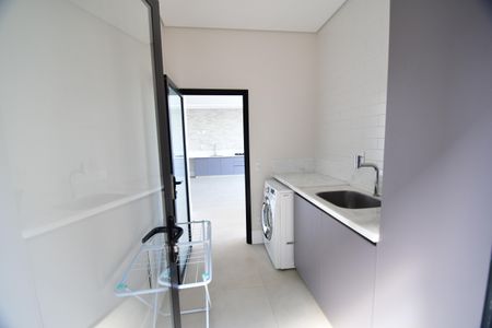 Casa de condomínio para alugar com 295m², 4 quartos e 4 vagasÁrea de Serviço
