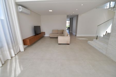 Sala de casa de condomínio para alugar com 4 quartos, 295m² em Loteamento Residencial Arborais, Campinas