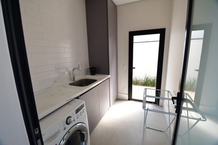 Casa de condomínio para alugar com 295m², 4 quartos e 4 vagasÁrea de Serviço