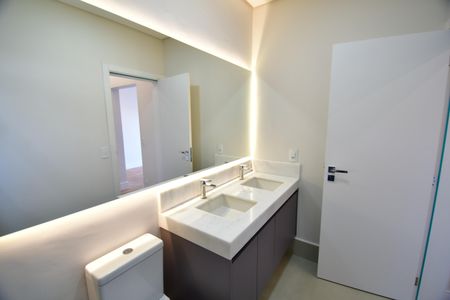 Casa de condomínio para alugar com 295m², 4 quartos e 4 vagasBanheiro Suíte 3