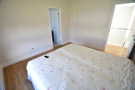 Casa de condomínio para alugar com 295m², 4 quartos e 4 vagasSuíte