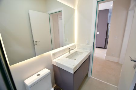 Casa de condomínio para alugar com 295m², 4 quartos e 4 vagasBanheiro social