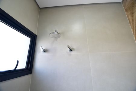 Casa de condomínio para alugar com 295m², 4 quartos e 4 vagasBanheiro de serviço