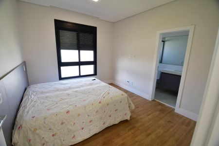 Casa de condomínio para alugar com 295m², 4 quartos e 4 vagasSuíte