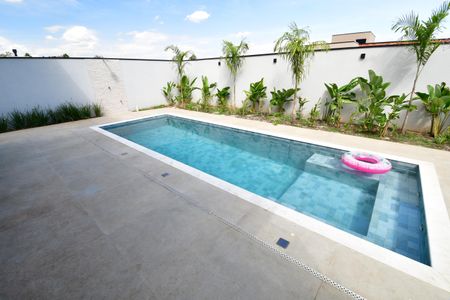 Casa de condomínio para alugar com 295m², 4 quartos e 4 vagasPiscina