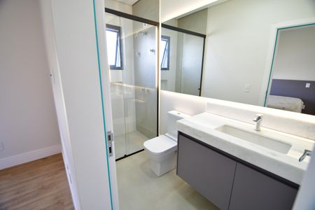 Casa de condomínio para alugar com 295m², 4 quartos e 4 vagasBanheiro Suíte