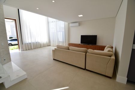 Casa de condomínio para alugar com 295m², 4 quartos e 4 vagasSala