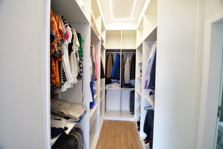 Casa de condomínio para alugar com 295m², 4 quartos e 4 vagasCloset da Suíte 3