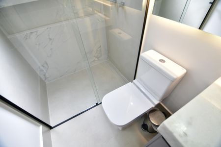 Casa de condomínio para alugar com 295m², 4 quartos e 4 vagasBanheiro social